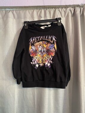 Pullover Sweater shirt H&M Black Graphic  with Multicolor Design Metallica